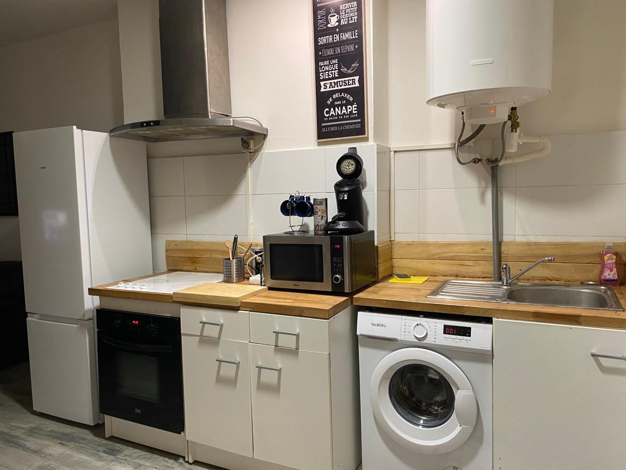 Apartment Equipe A 50 Metre De La Gare Et 10 Mn Des *